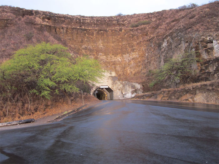 Kahala Tunnel for Diamond Head